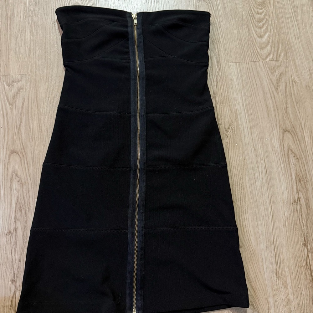 Chic Black Strapless Dress with Front Zipper